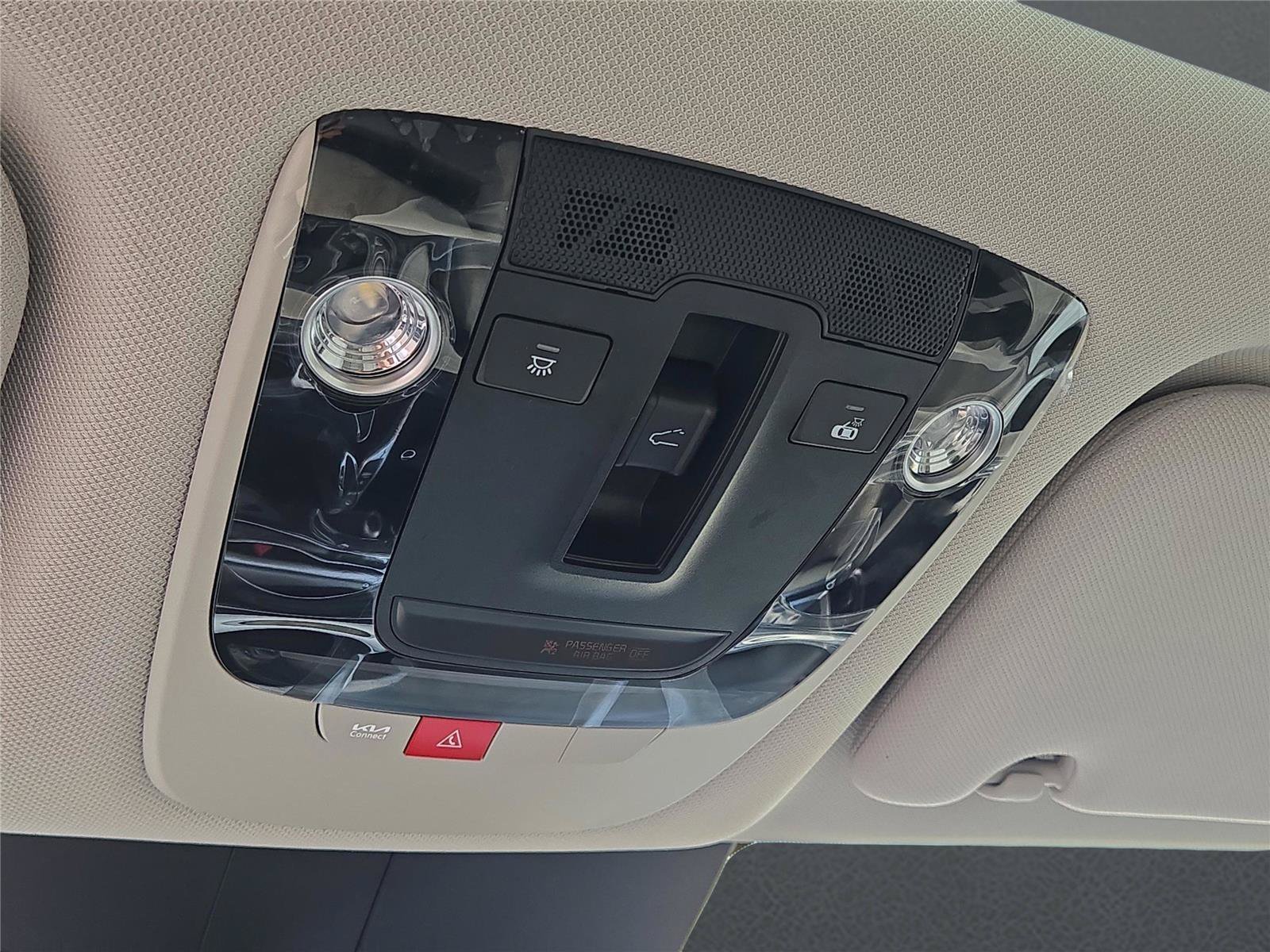 Used 2025 Silver Kia S image 31
