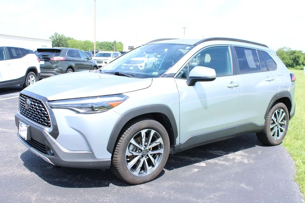 Used 2023 Silver Toyota XLE image 3