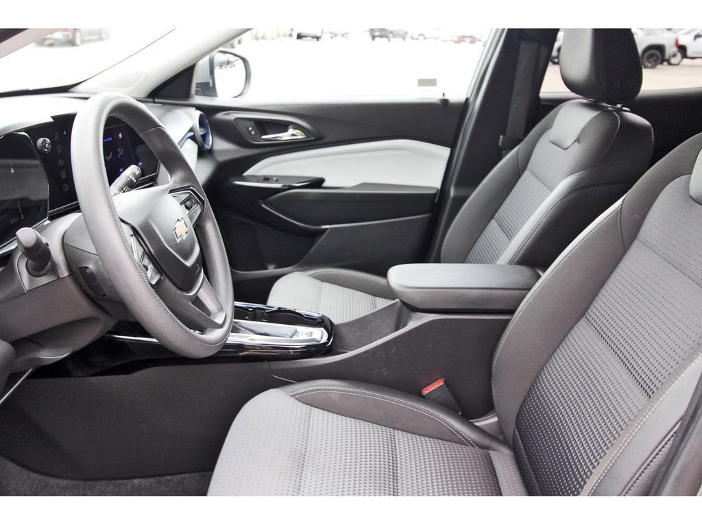 Used 2025 Gray Chevrolet LT image 29