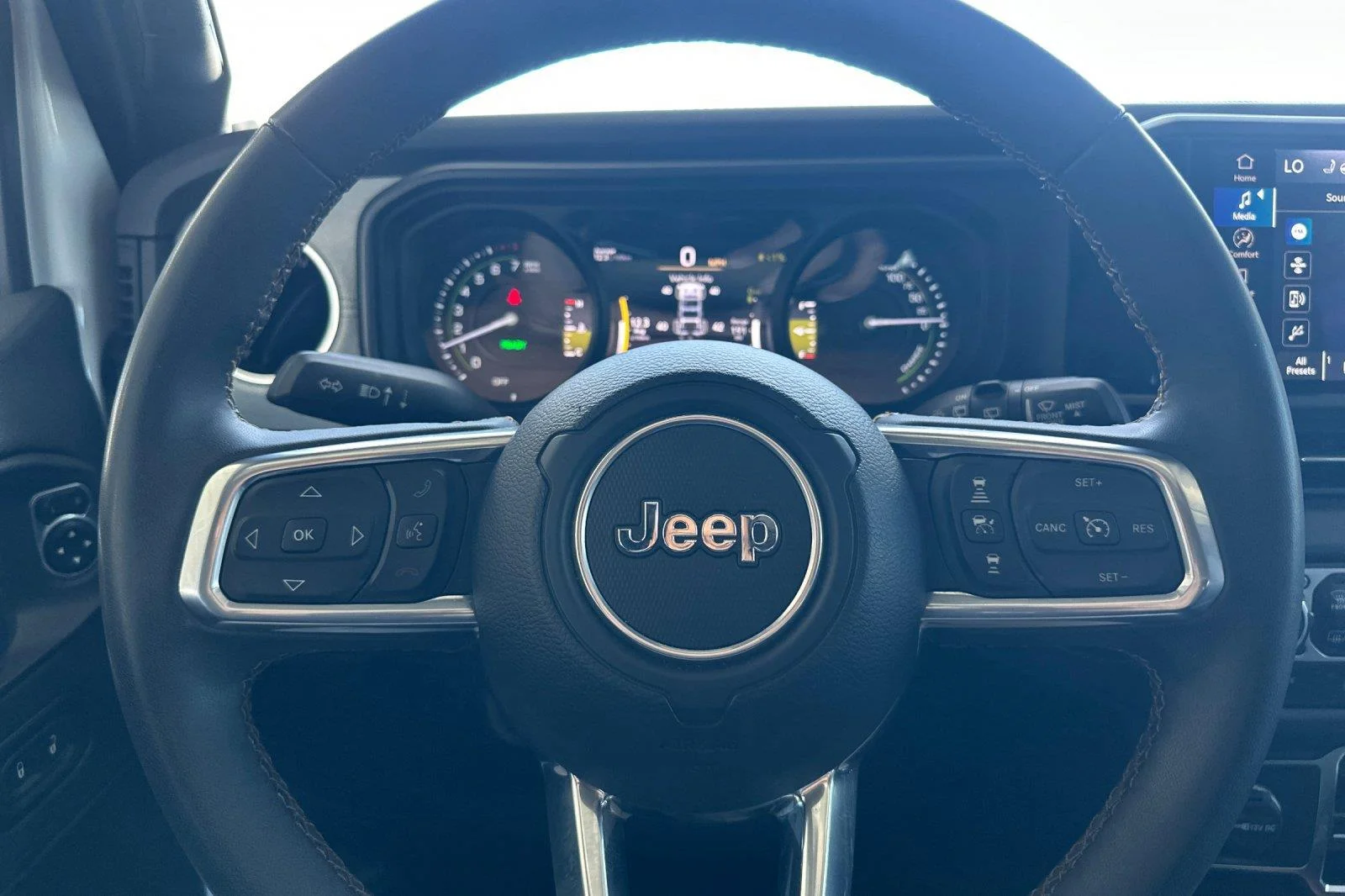 Used 2024 Bright White Clearcoat Jeep Sahara image 23
