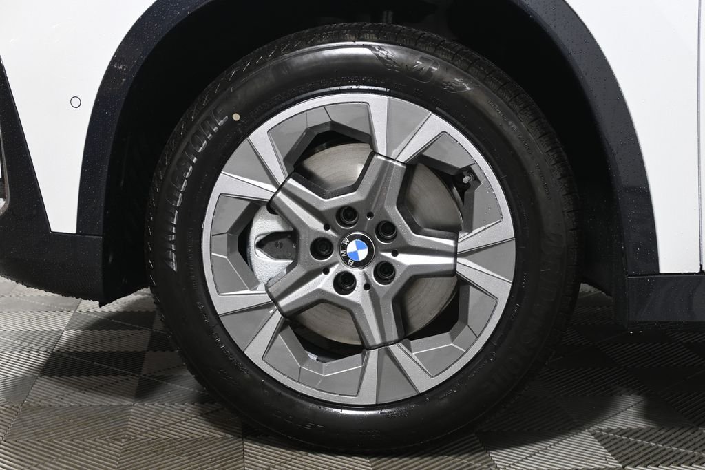 New 2026 White Metallic BMW xDrive28i image 12