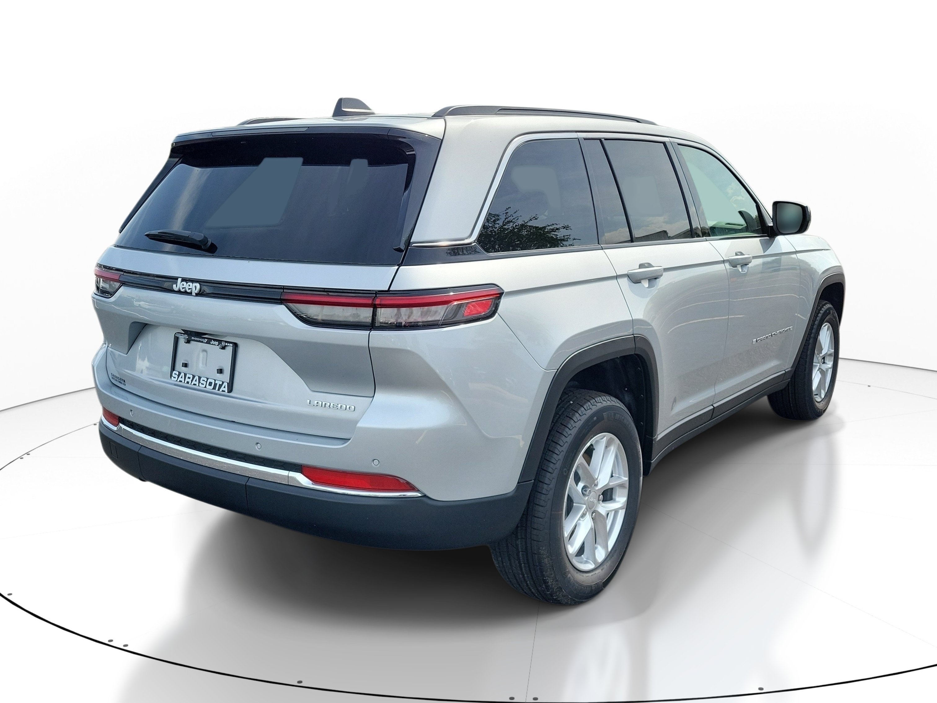 New 2026 Silver Zynith Jeep Laredo X image 6