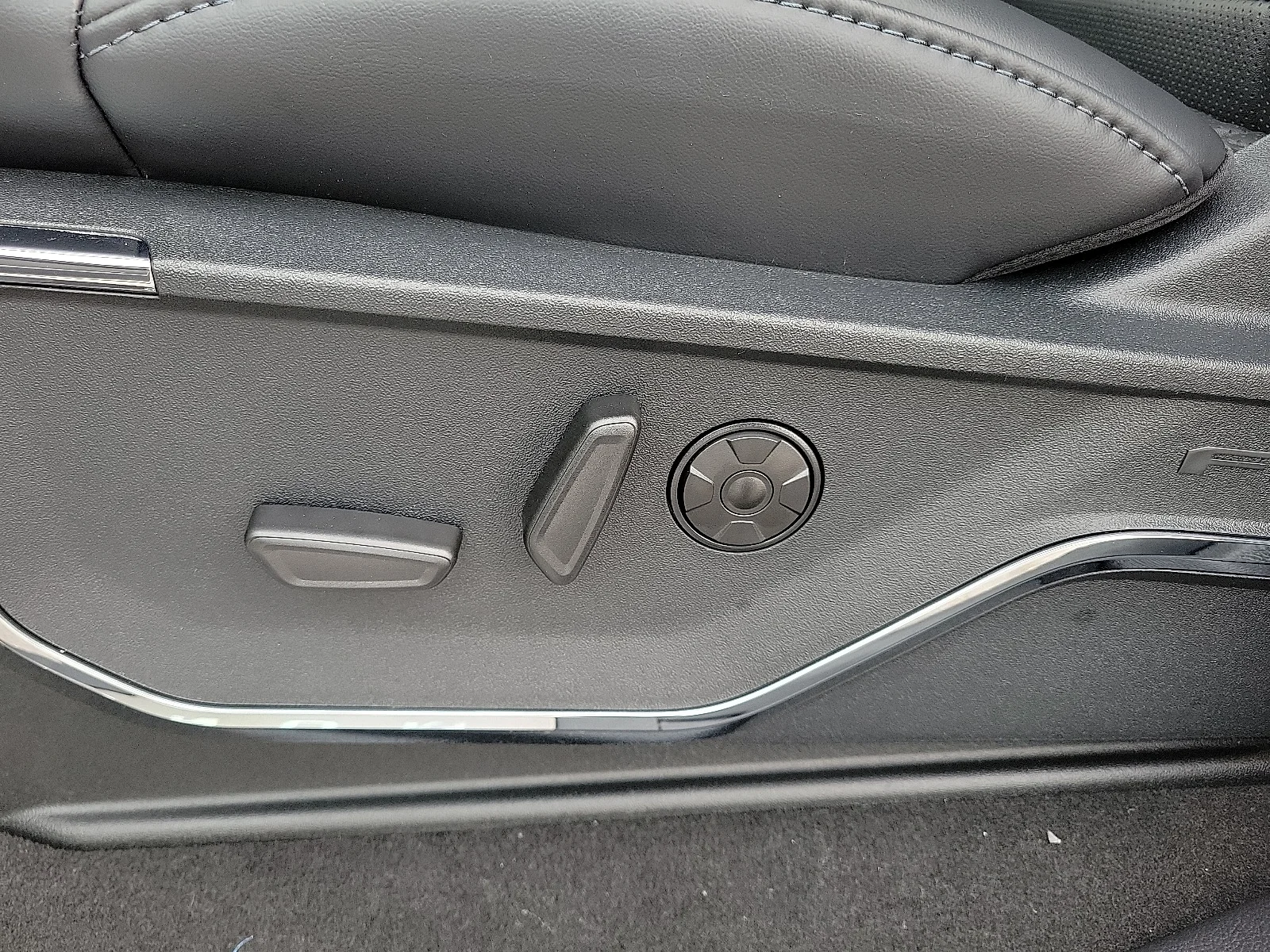 New 2026 Star White Metallic Tri-Coat Ford F-250&reg; Platinum&reg; image 13