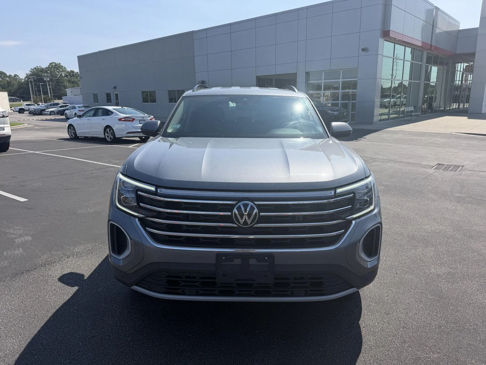 Used 2025  Volkswagen 2.0T SE w/Technology image 2