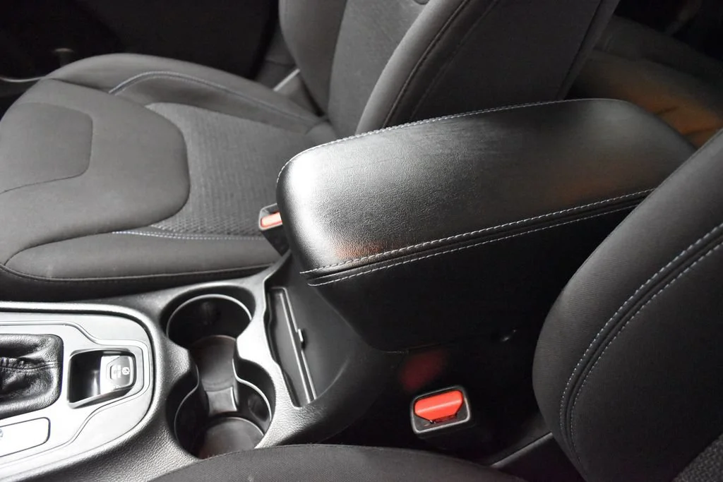 Used 2019 Black Jeep Latitude image 12