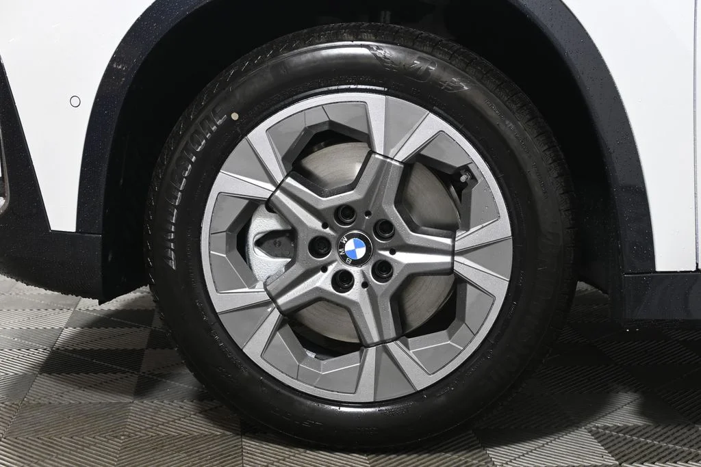 New 2026 White BMW xDrive28i image 12