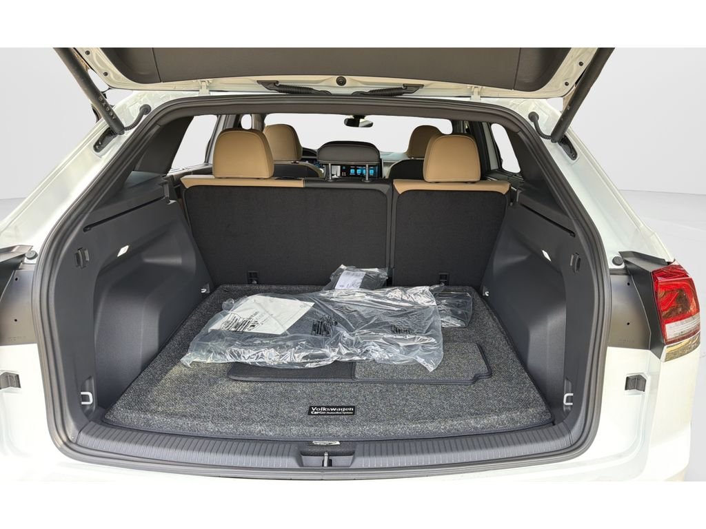 New 2026 Opal White Pearl Volkswagen 2.0T SE w/Technology image 10