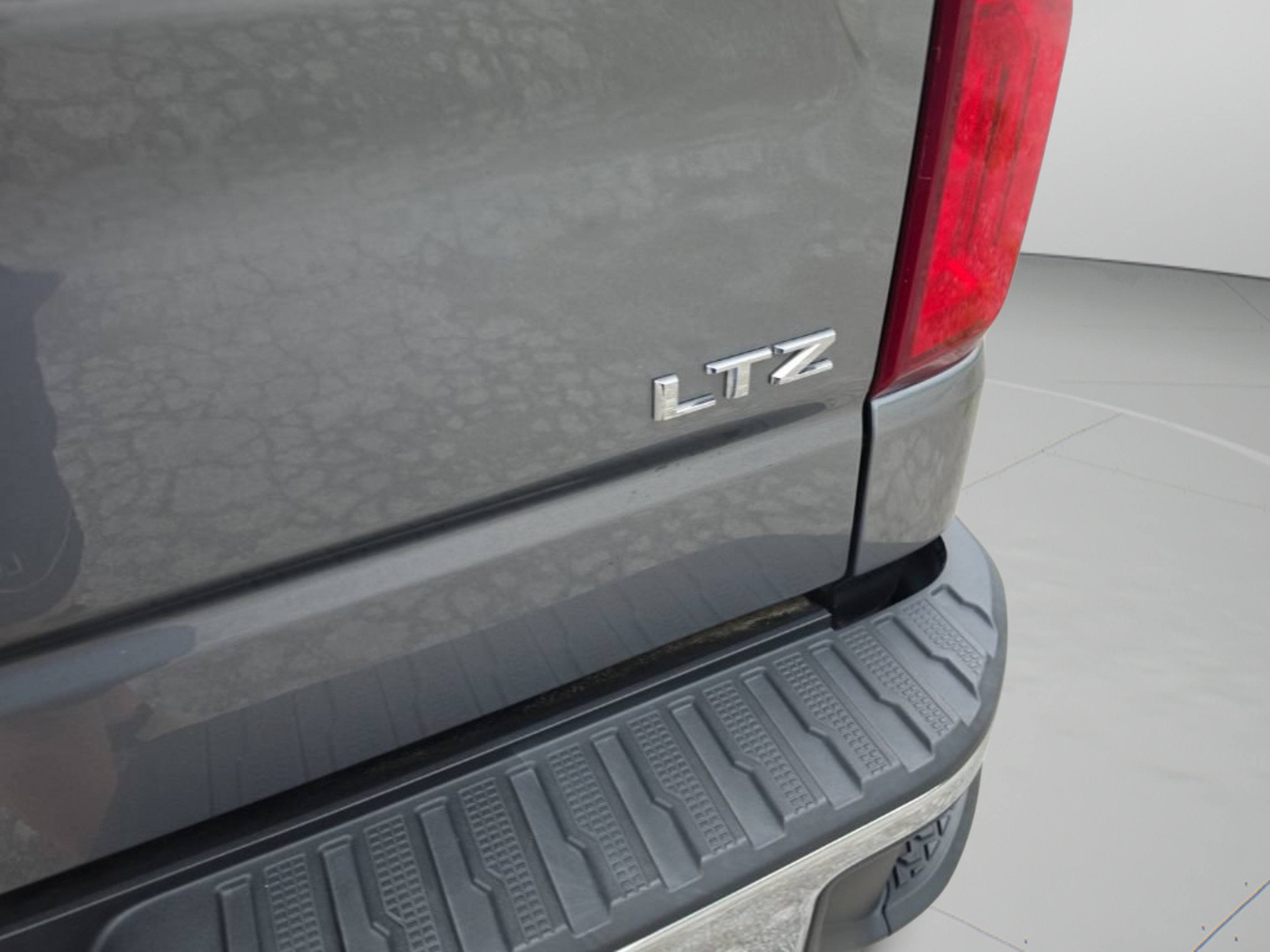Used 2021 SATIN STEEL METALLIC Chevrolet LTZ image 9
