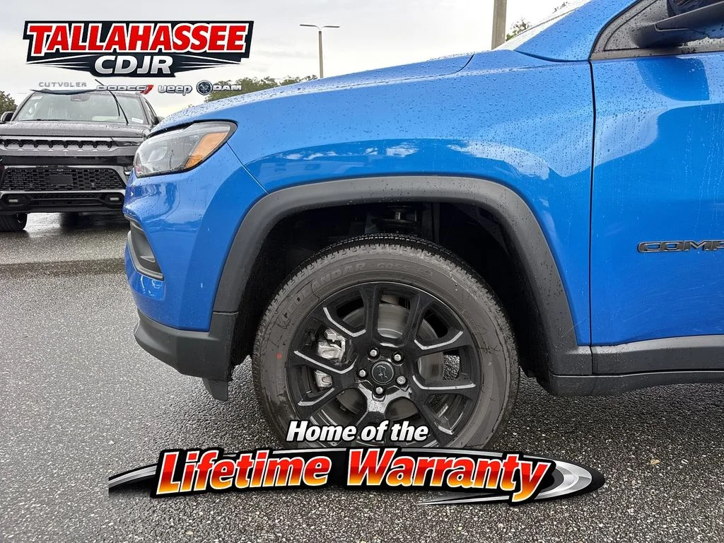 New 2026 Hydro Blue Pearl-Coat Exterior Paint Jeep Latitude image 12