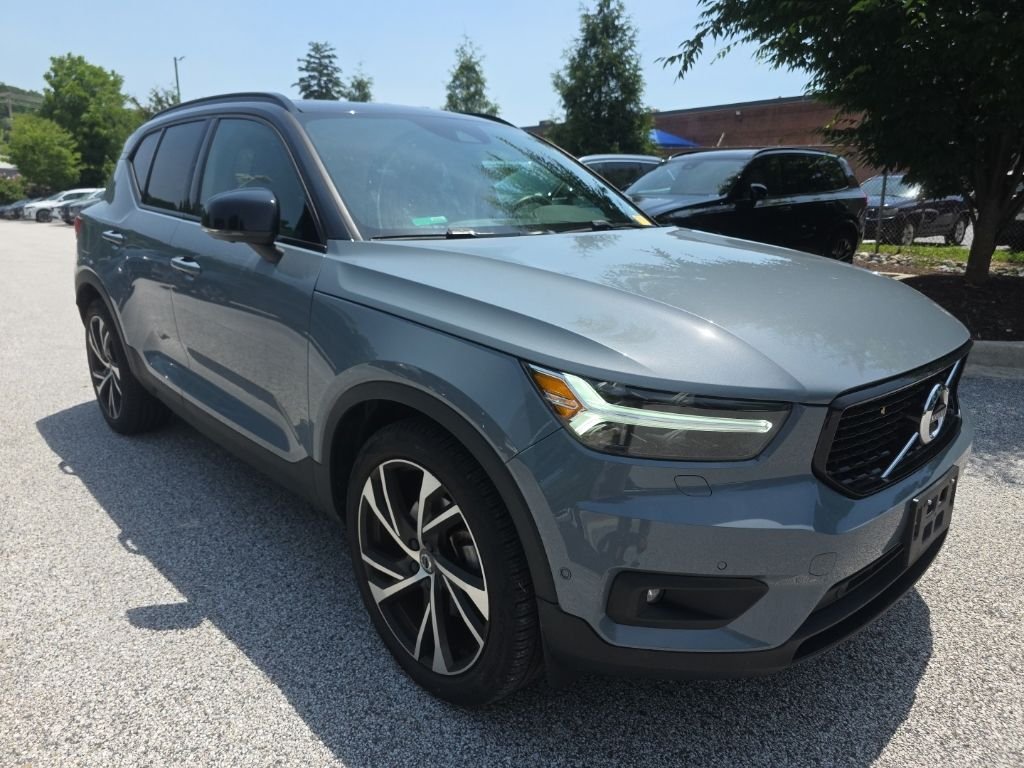 2022 Volvo XC40 T5 R-Design AWD's photo