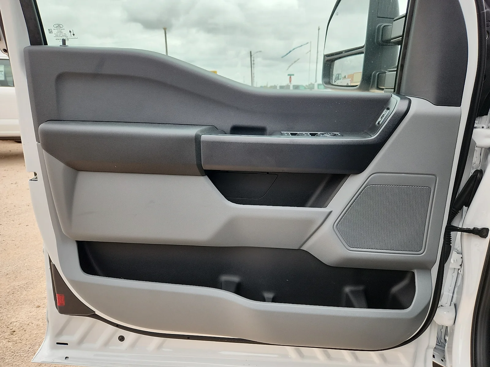 New 2026 Oxford White Ford XL image 14