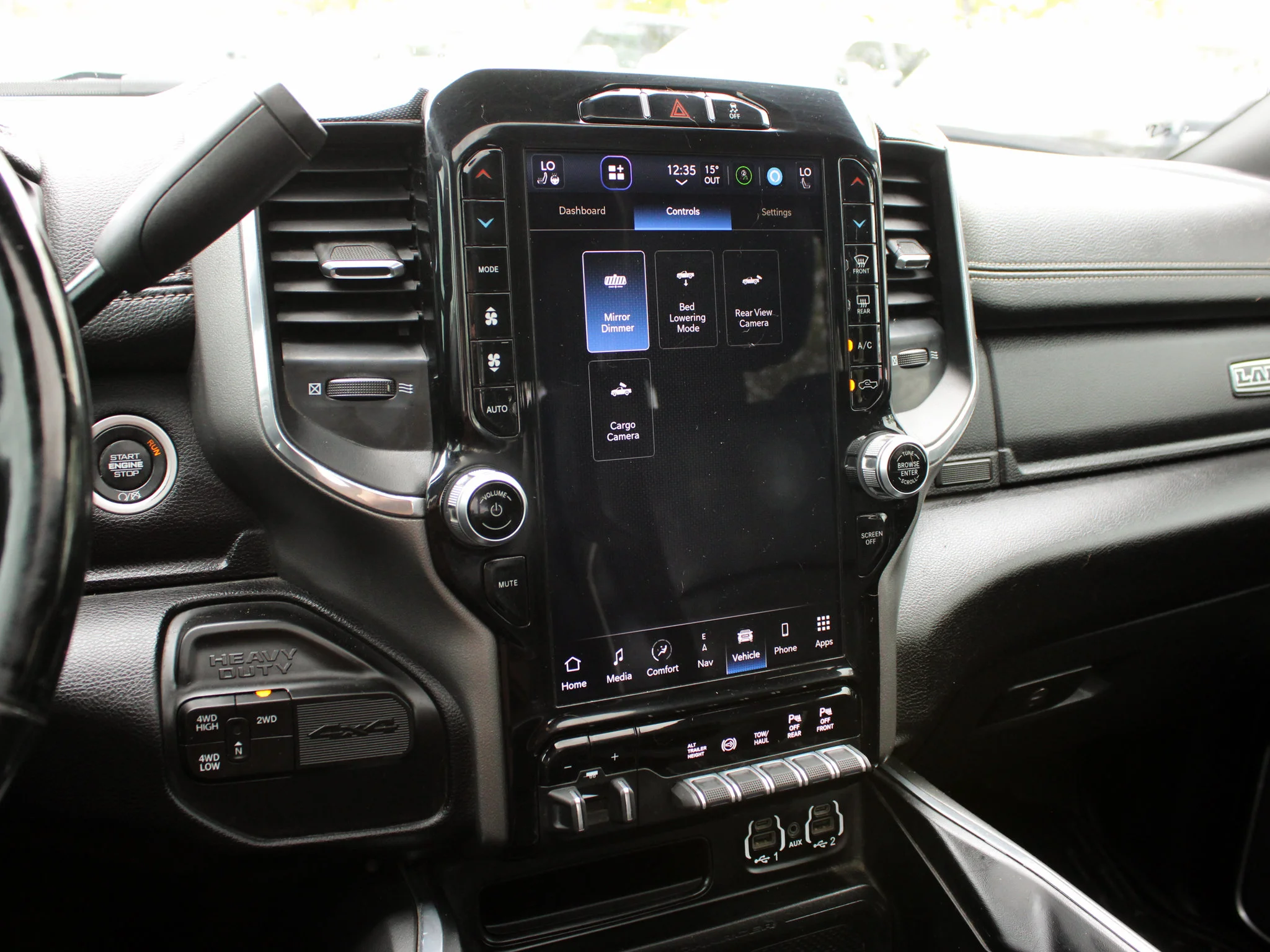 Certified Used 2023 Black RAM Laramie * One Owner | 5th Wheel & Gooseneck | Rear Air Suspension | Diesel | Apple CarPlay | Sunroof image 25