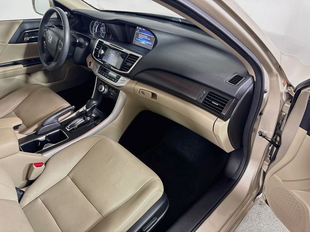 Used 2014 Champagne Frost Pearl Honda EX-L image 29
