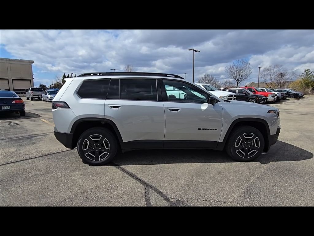 New 2026 Silver Zynith Clear-Coat Exterior Paint Jeep Laredo image 8