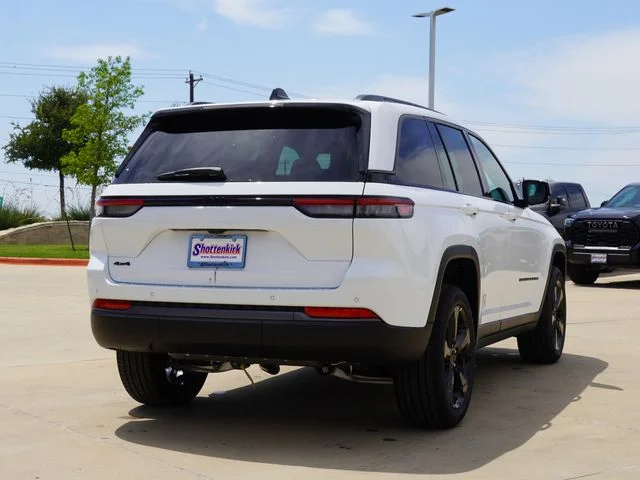 New 2026 Bright White Clear-Coat Exterior Paint Jeep Limited image 9