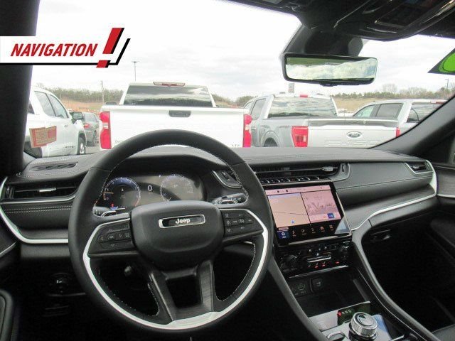 2025 Jeep Grand Cherokee Limited photo 3