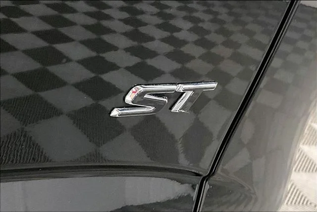 Used 2023 Ebony Twilight Metallic Buick Essence image 9