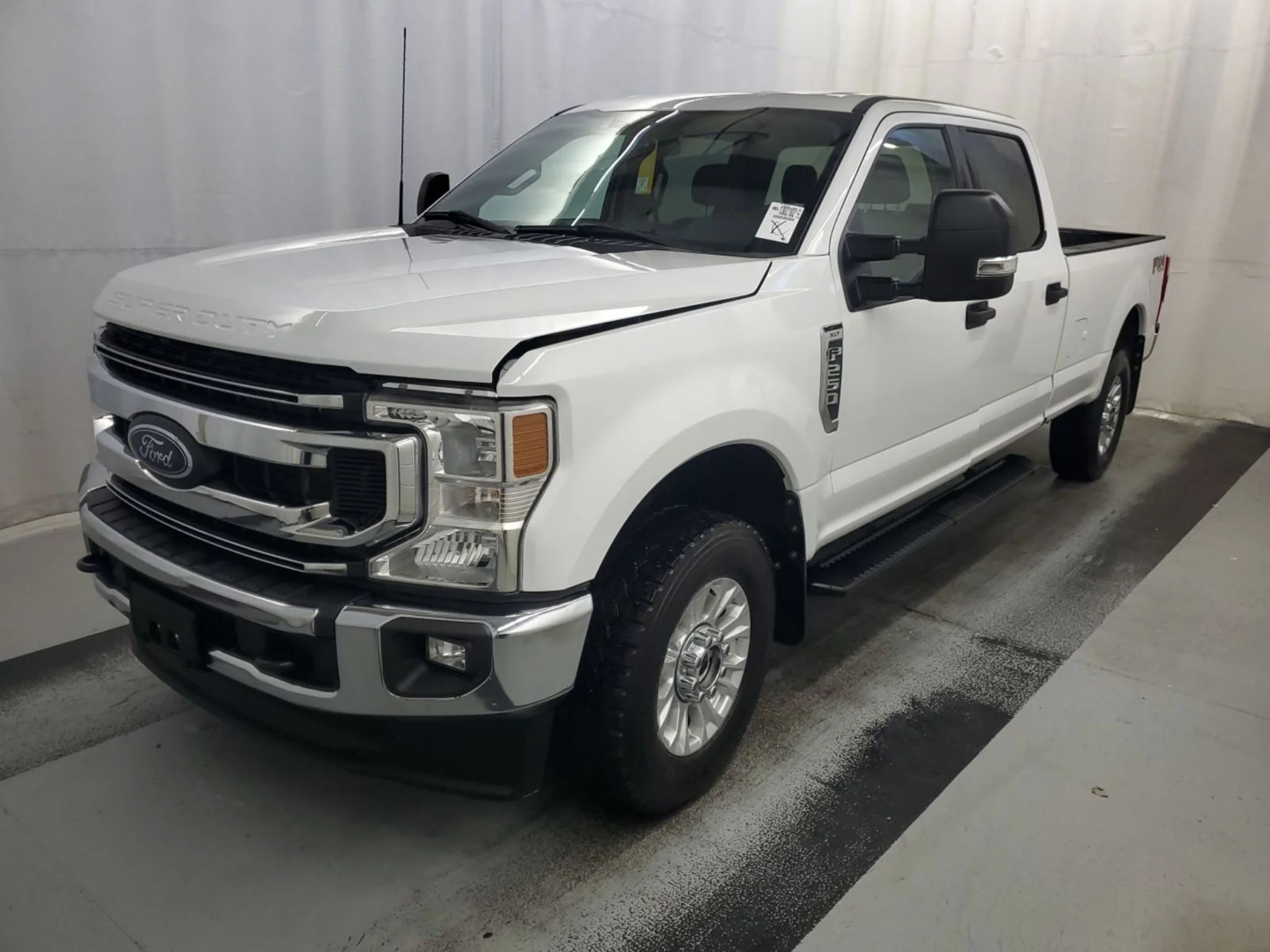 Used 2021 Oxford White Ford XLT image 1