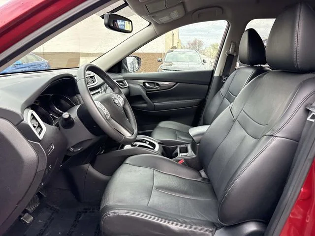 Used 2015 Red Nissan SL image 13