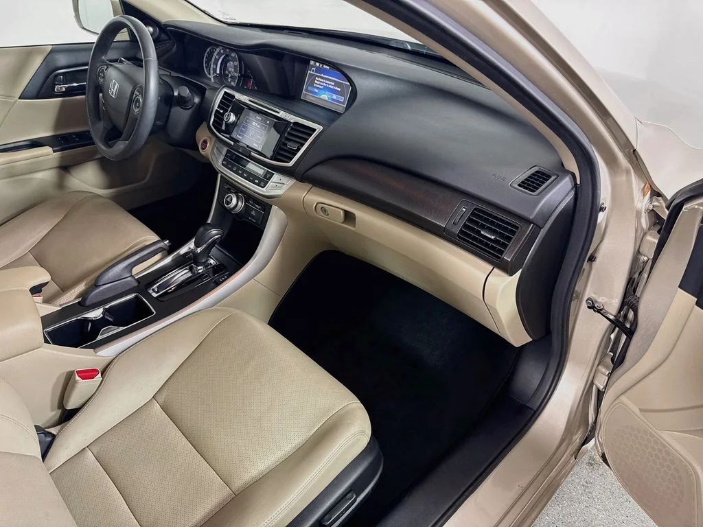 Used 2014 Champagne Frost Pearl Honda EX-L image 29