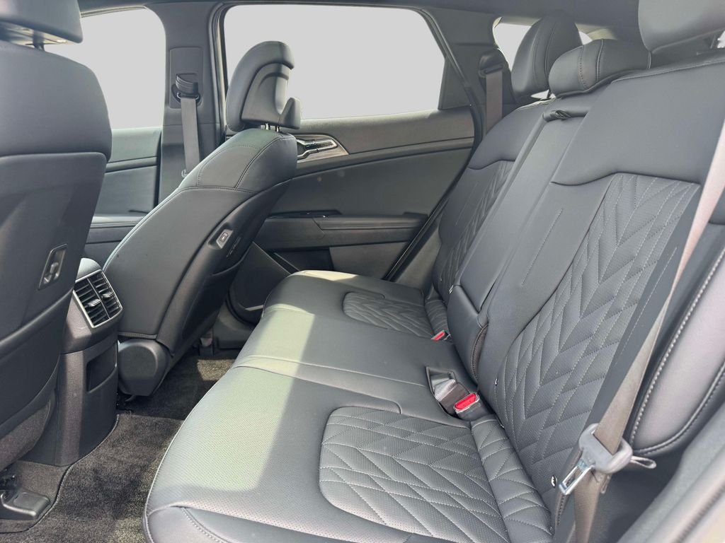 Used 2023 White Kia X-Line image 10