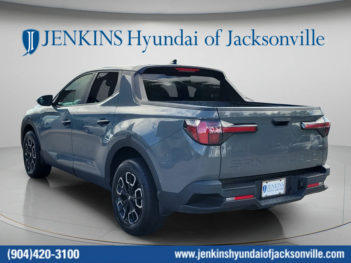 Used 2023 Hampton Gray Hyundai SEL image 5