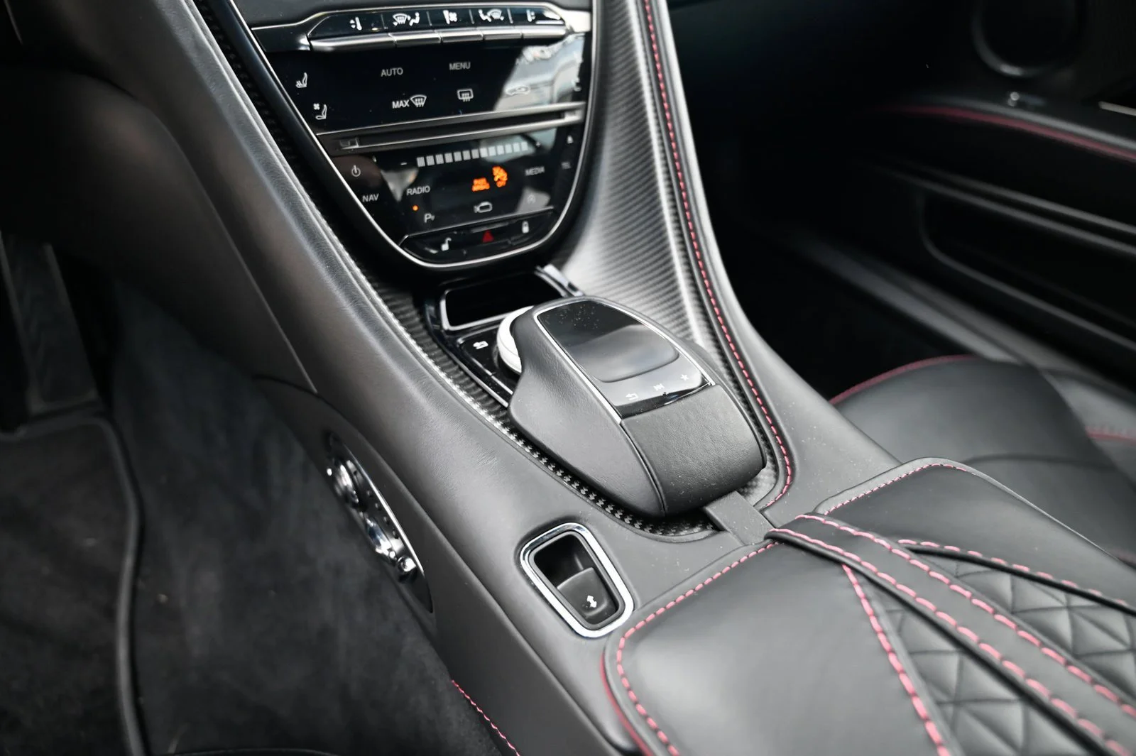 Used 2021  Aston Martin Superleggera image 27