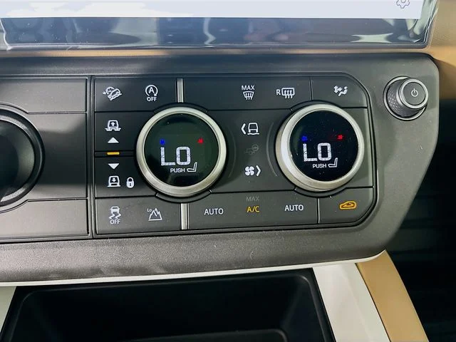 New 2026 White Land Rover X-Dynamic SE image 17