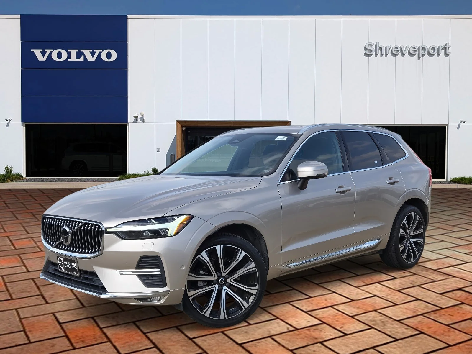 Certified Used 2023 Silver Dawn Metallic Volvo Ultimate Bright Theme image 1