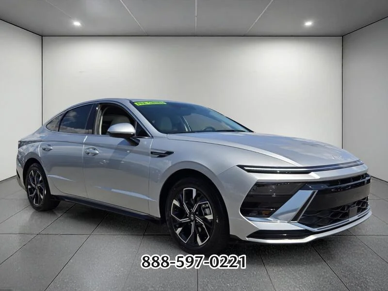 Used 2025 Silver HYUNDAI SEL image 7