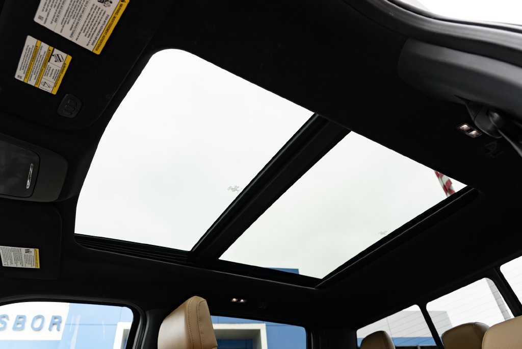Used 2022 Oxford White Ford Lariat image 24