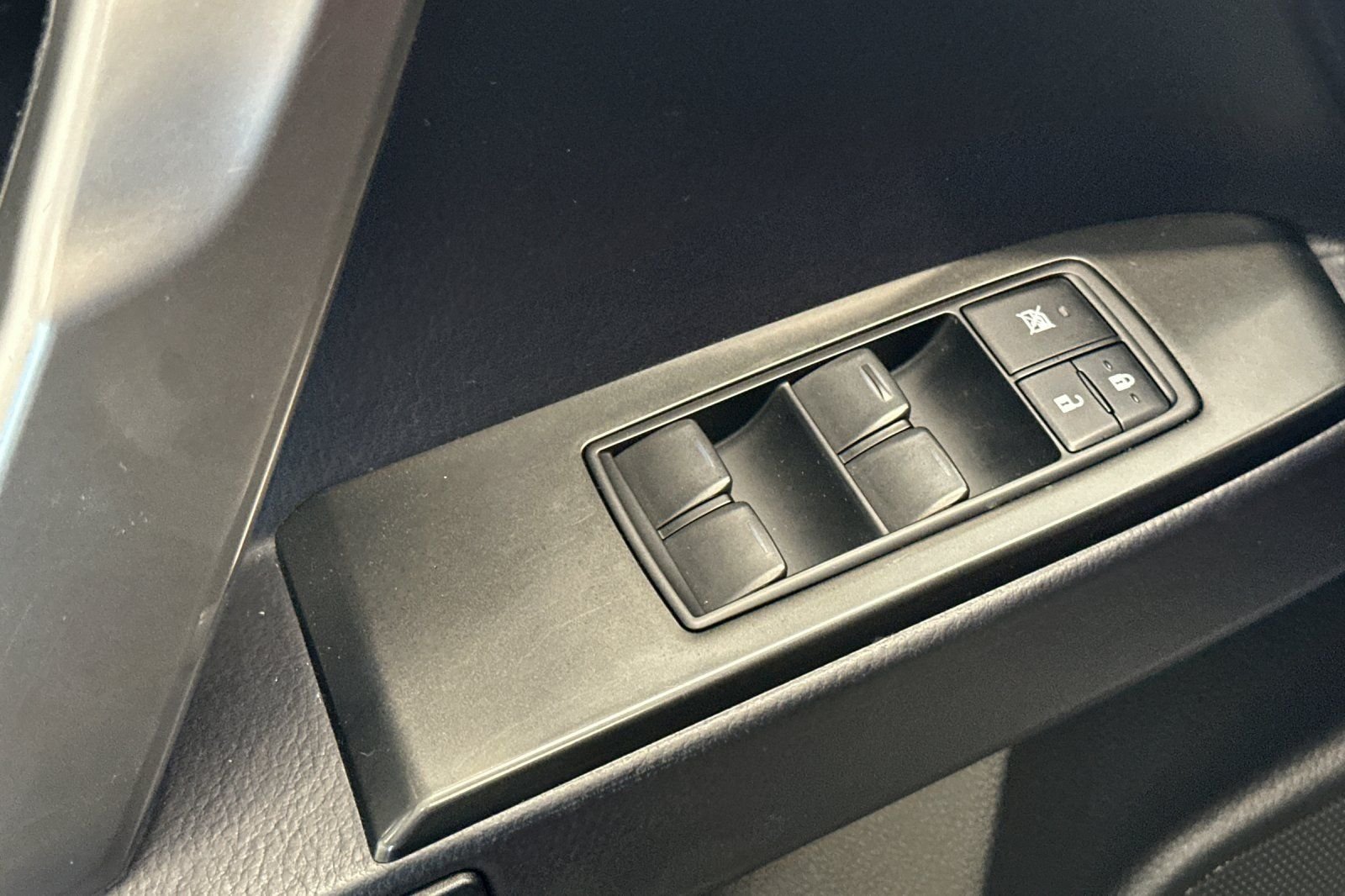 Used 2022 Silver Lexus 460 image 12