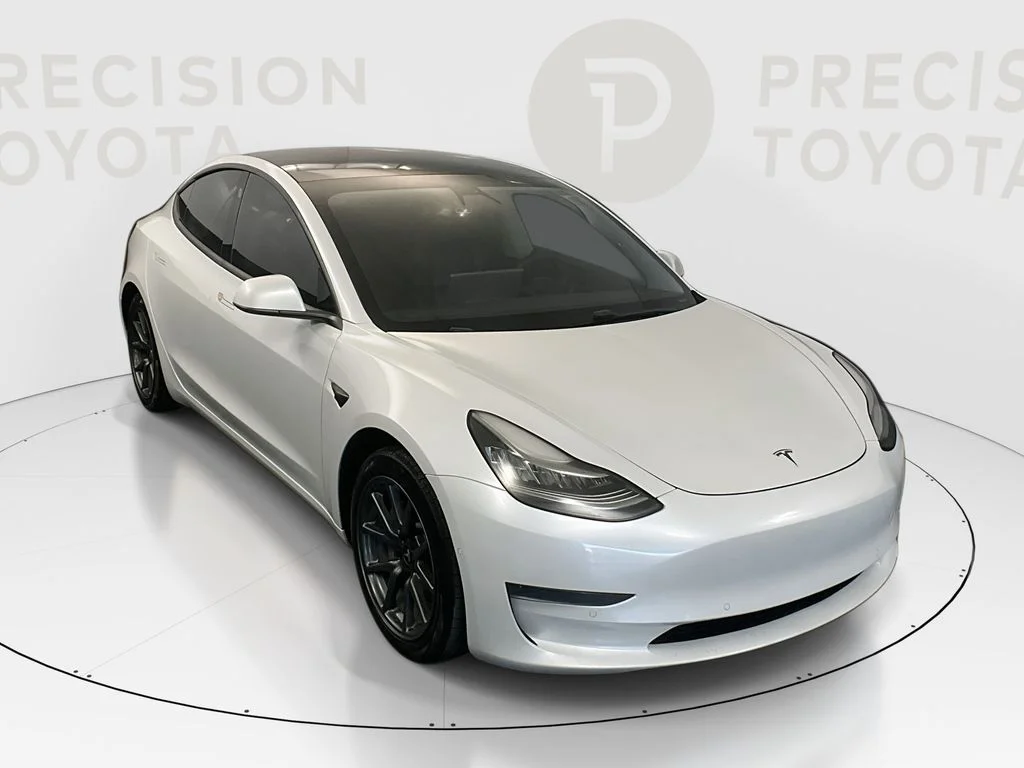 2020 Tesla Model 3 Standard Range Plus's photo