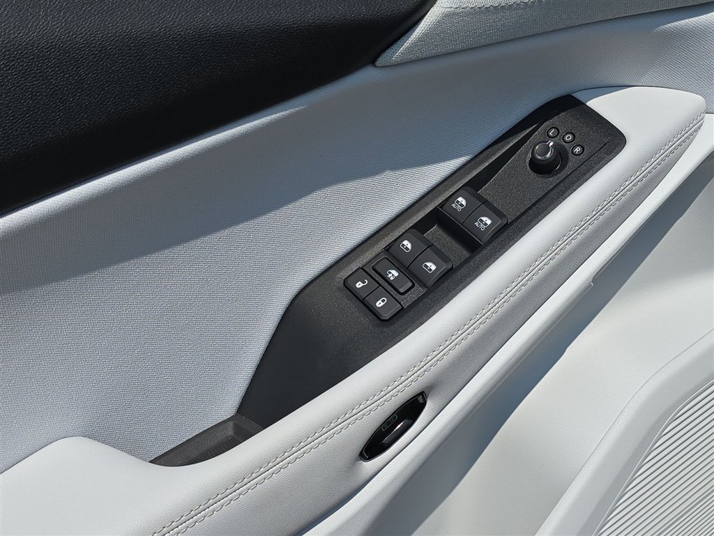 2026 Jeep Cherokee Laredo - Photo 21