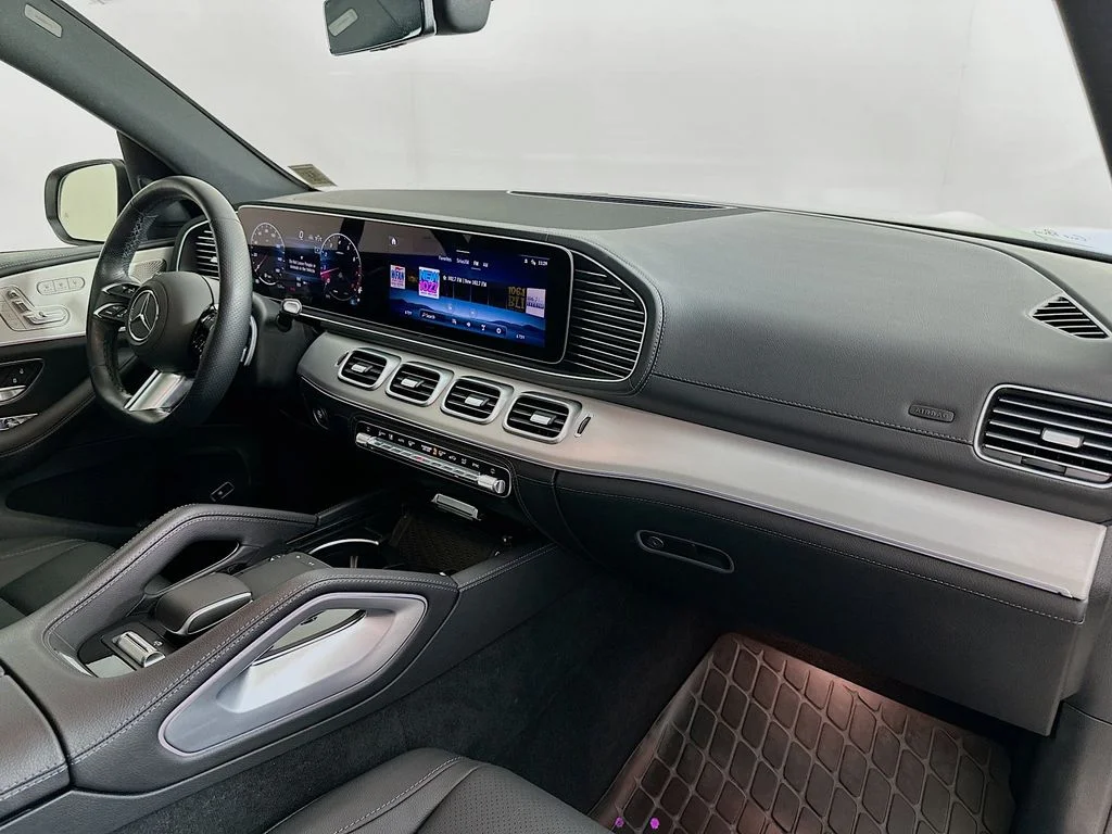 Used 2025  Mercedes-Benz GLS 450 image 32
