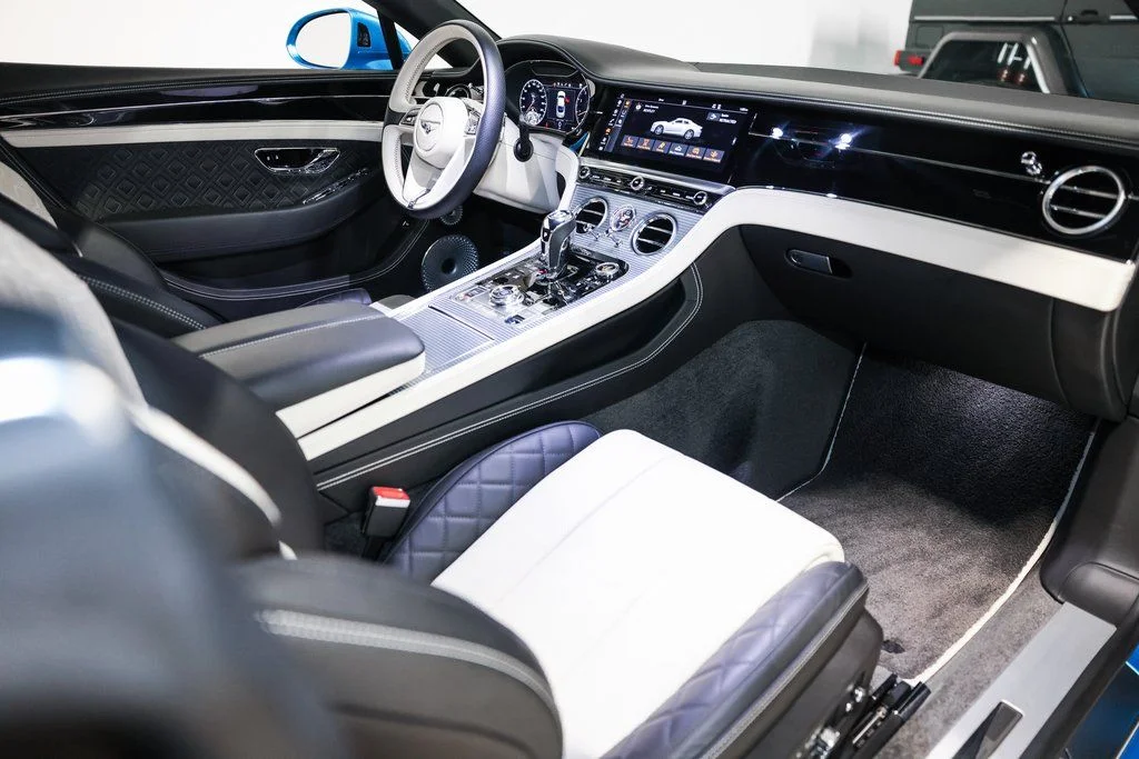 Used 2020 Blue Bentley V8 image 22
