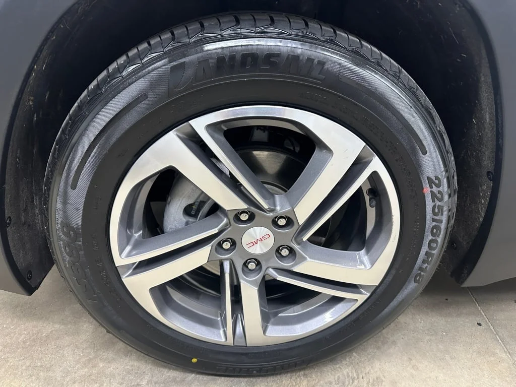 Used 2021 WHITE FROST TRICOAT GMC SLT image 37
