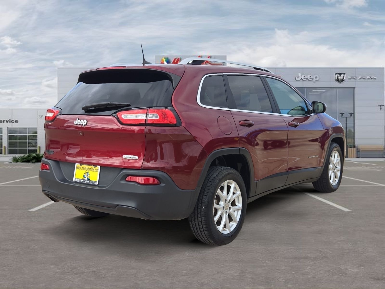 Used 2018 Red Jeep Latitude Plus image 5
