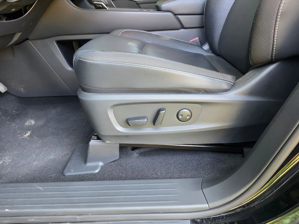 Used 2025 Super Black Nissan SL image 19