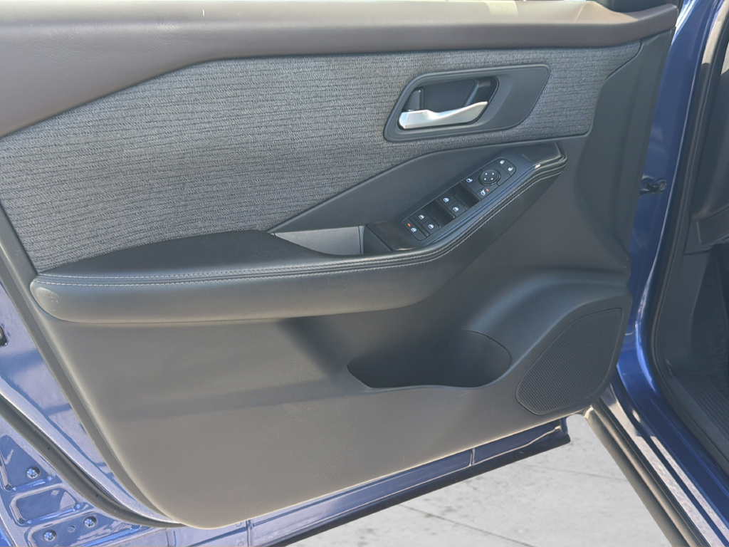 Used 2021 Blue Nissan SV image 19