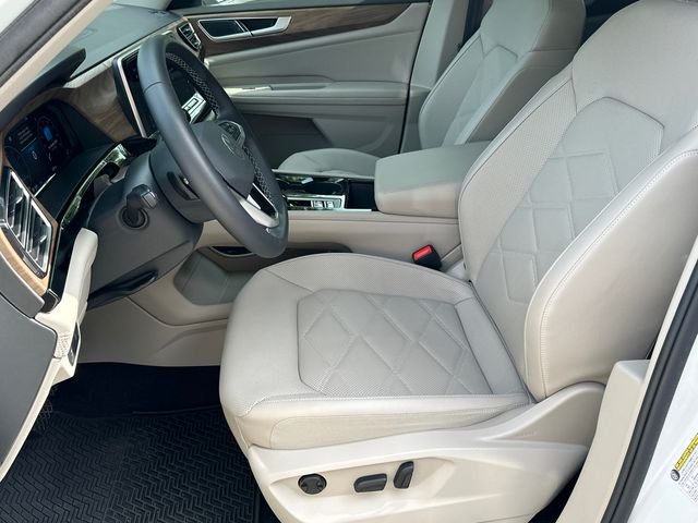 Certified Used 2024  Volkswagen 2.0T SE w/Technology image 9