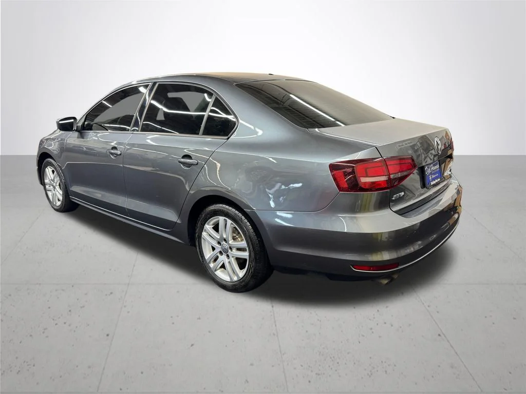 Used 2018 Gray Volkswagen 1.4T S image 4