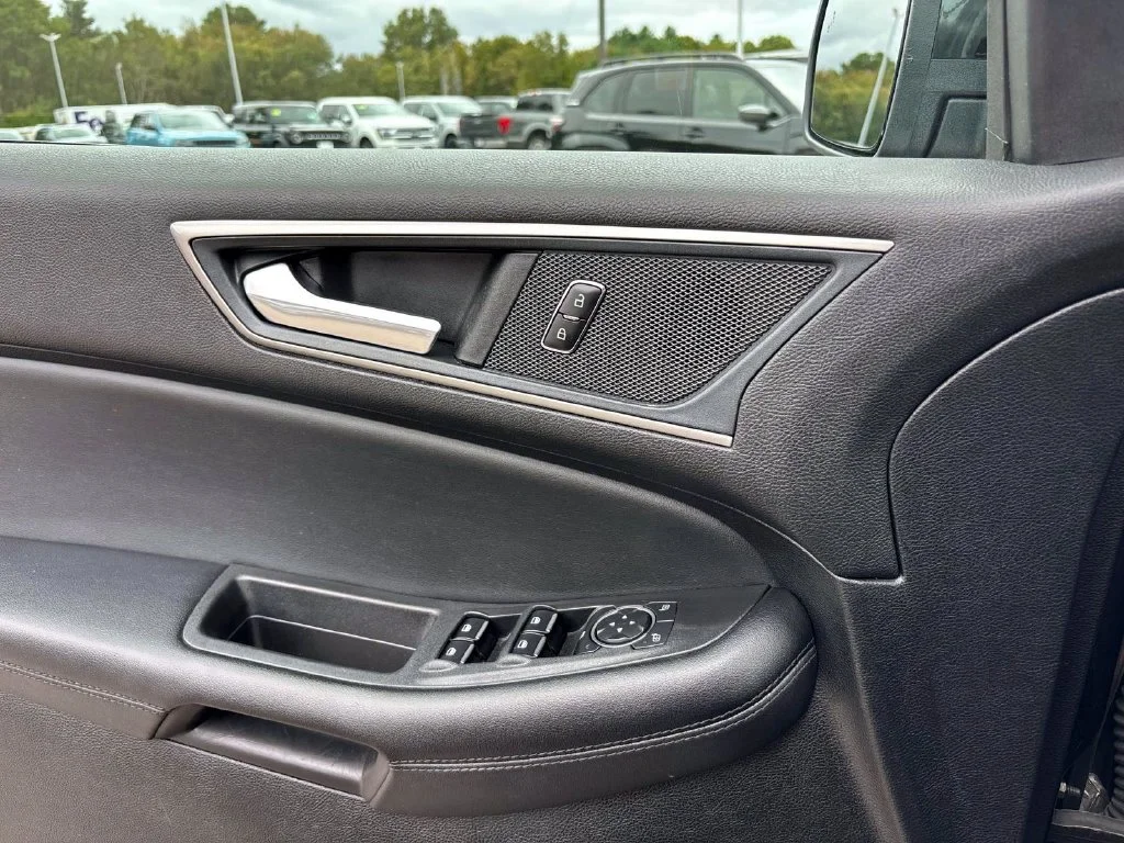 Used 2024 Black Ford SEL image 14