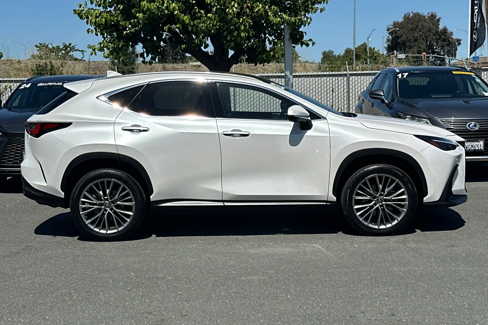 Certified Used 2022 EMINENT WHITE PEARL Lexus 350 Luxury image 3