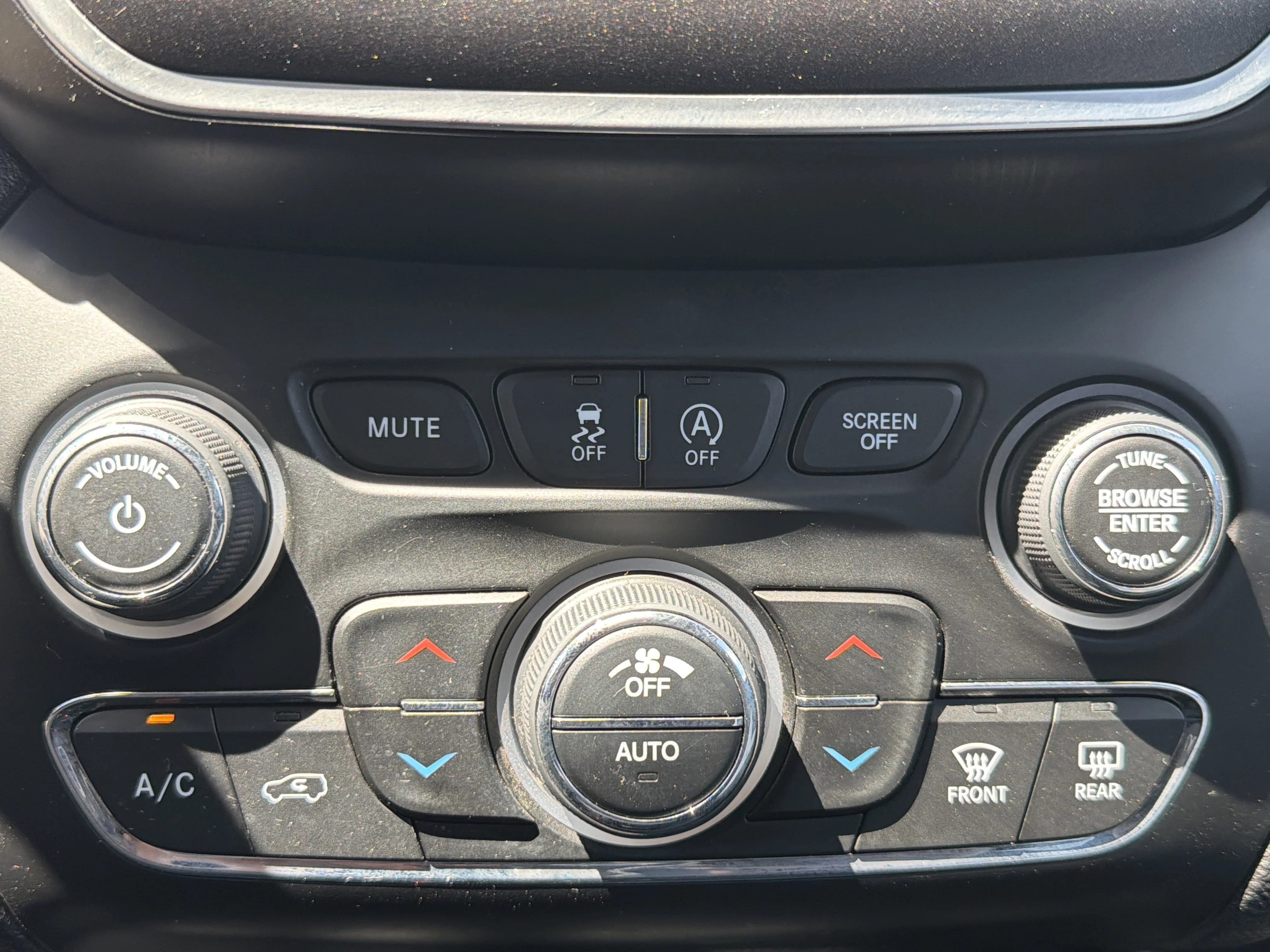 Used 2020 Light Brownstone Pearlcoat Jeep Trailhawk image 22