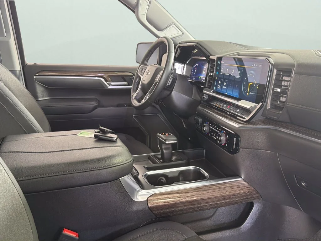 Used 2025 Sterling Gray Metallic Chevrolet RST image 35