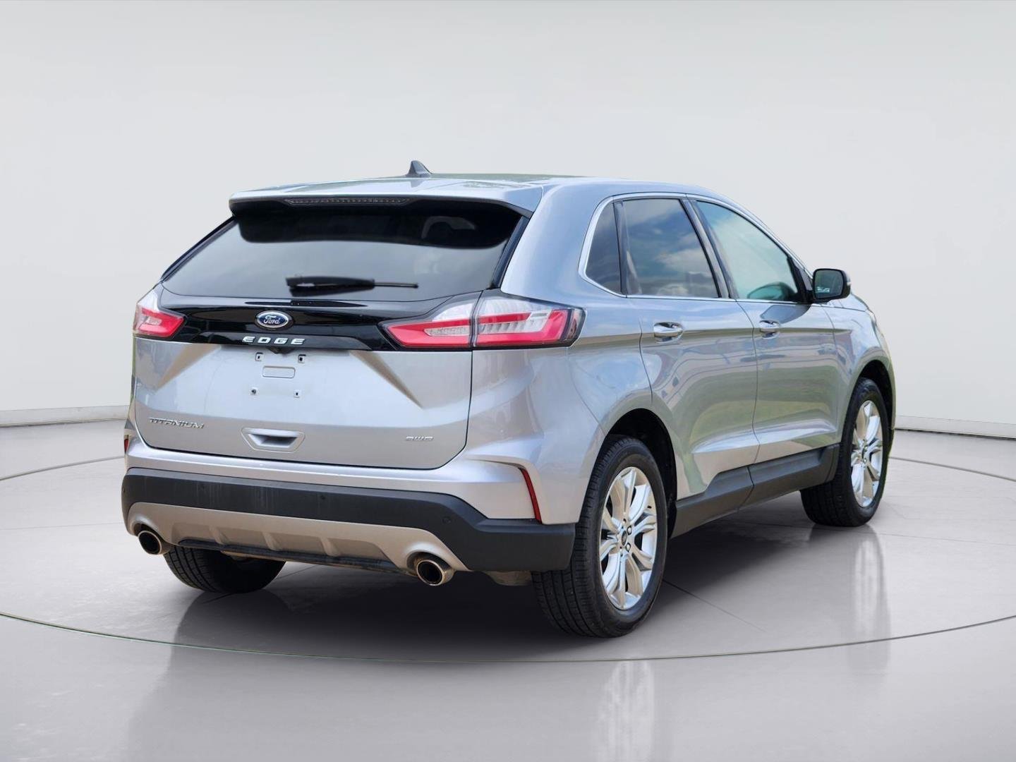 Used 2024 Iconic Silver Ford Titanium image 6