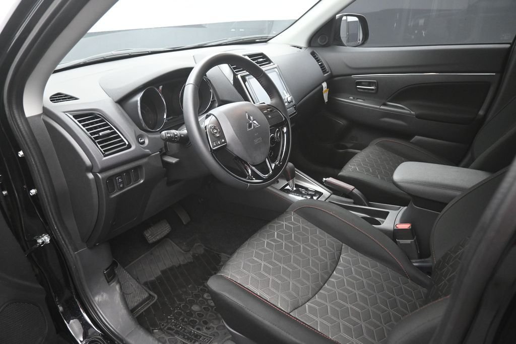 Used 2025  Mitsubishi 2.0 S image 19