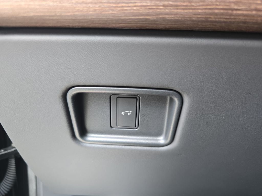 Certified Used 2025 Black Land Rover SE image 27