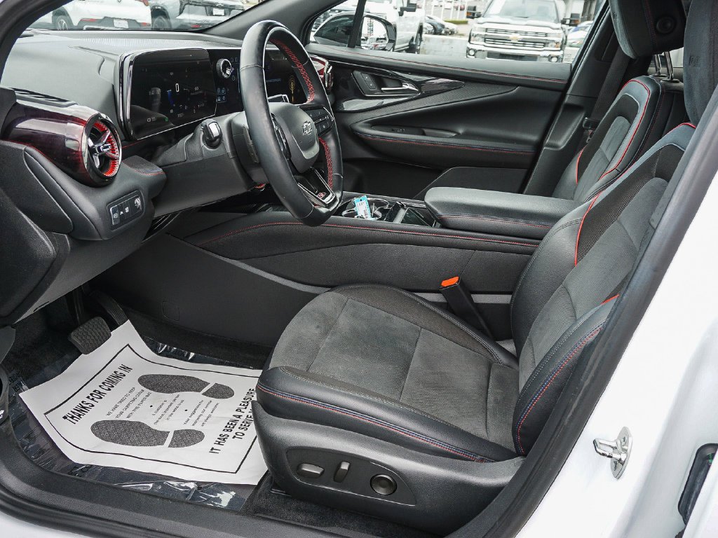 Used 2024 Summit White Chevrolet RS image 17